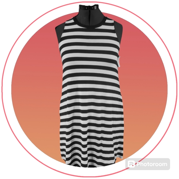 Time and Tru sleeveless loose fit dress with pockets - Picture 1 of 8